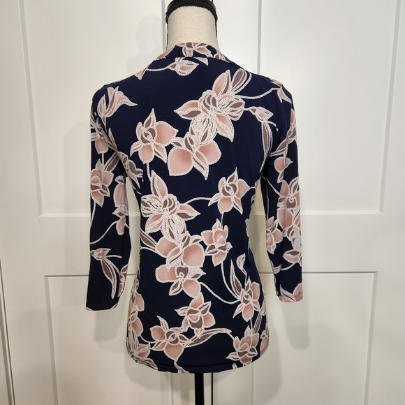 🍉 SJS Navy Pink Floral Top - Picture 2 of 3